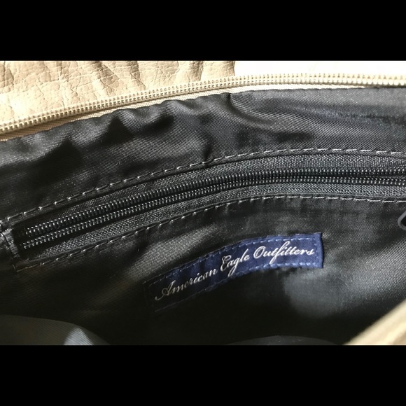 Price✂️American Eagle Outfitters gray clutch - Picture 4 of 5